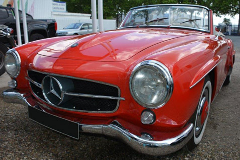 Peinture rouge sur Mercedes SL1910