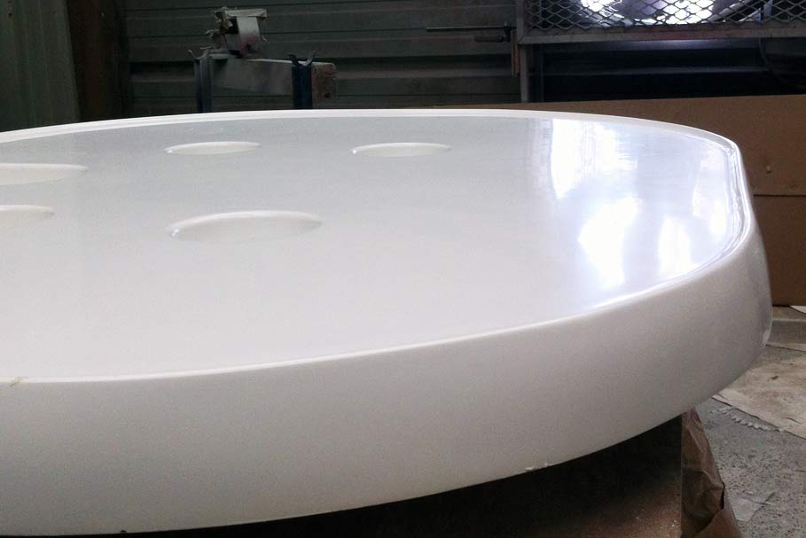 Fabrication d'une table polyester pour bateau