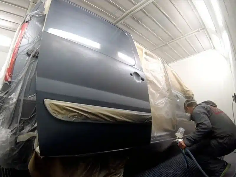 Application de vernis polyuréthane