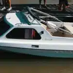 Restauration d'une peinture bateau polyester