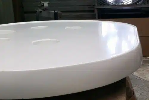 Fabrication d'une table polyester