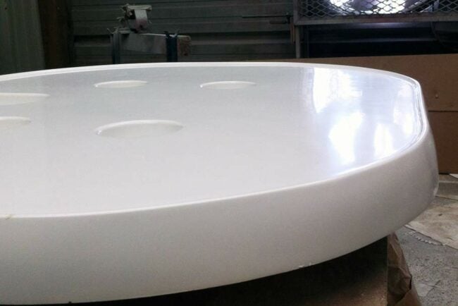 Fabrication d'une table polyester