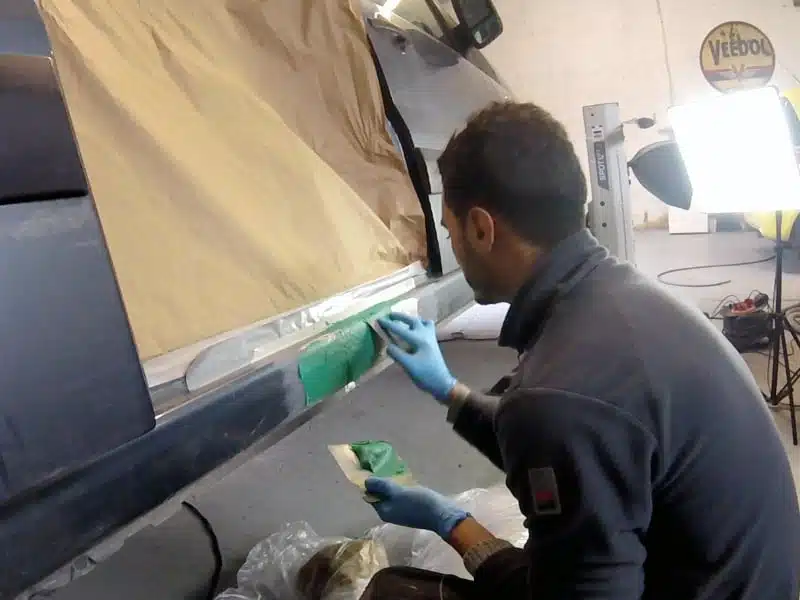 Application de mastic fibré