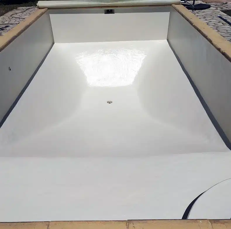 Résultat final stratification piscine béton